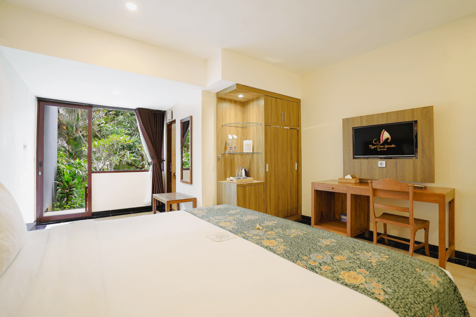 Deluxe Queen Garden View