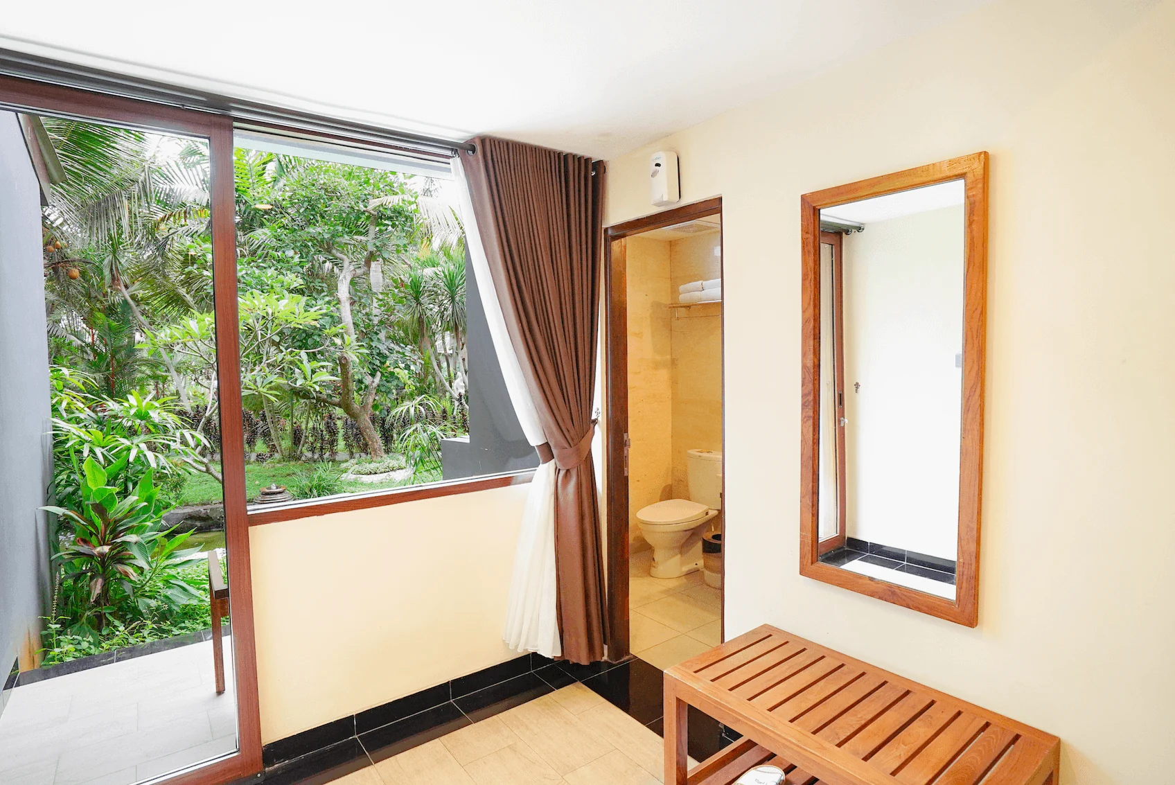 Deluxe Queen Garden View