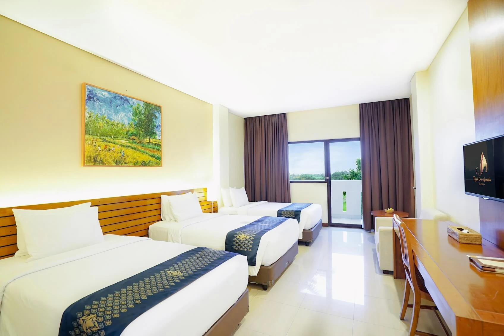 Deluxe Tripple Room1
