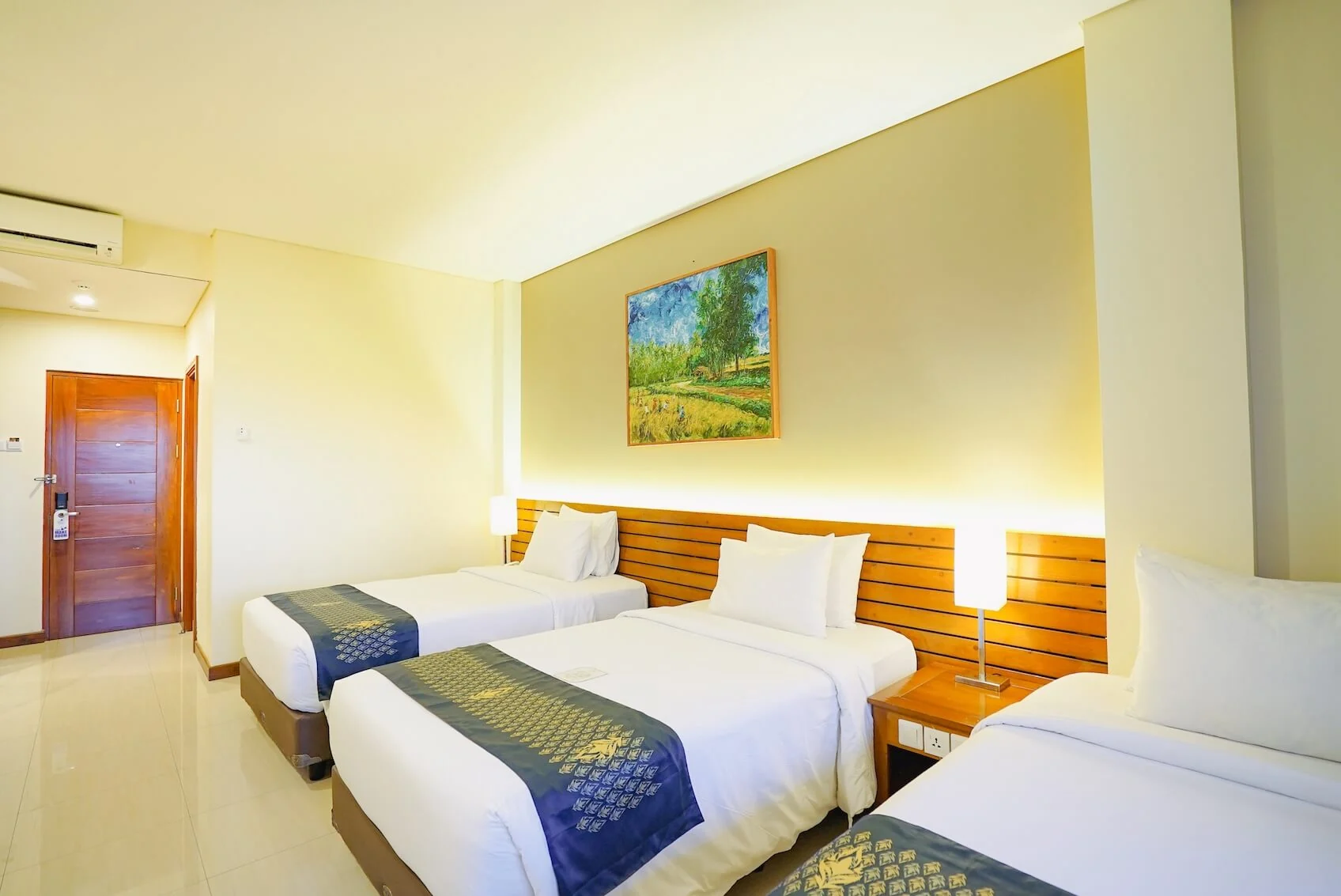 Deluxe Tripple Room2