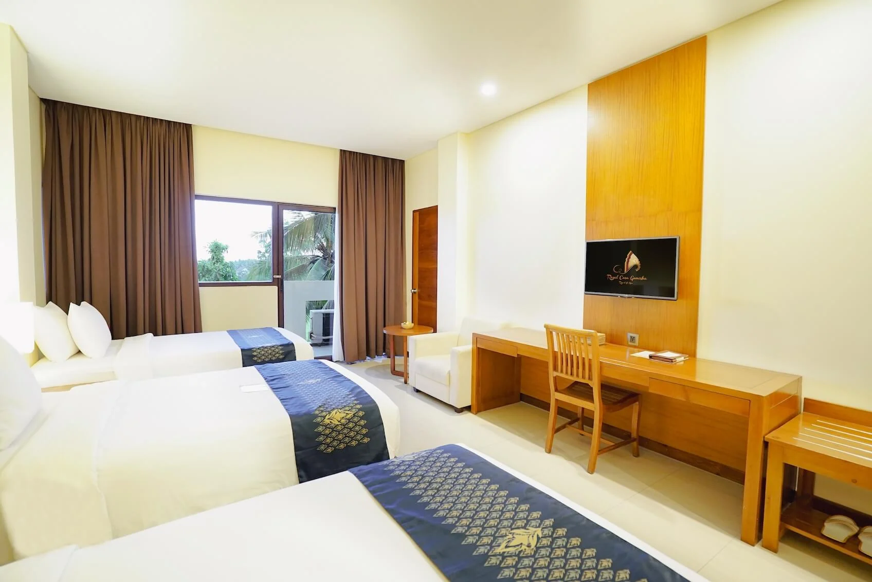 Deluxe Tripple Room5