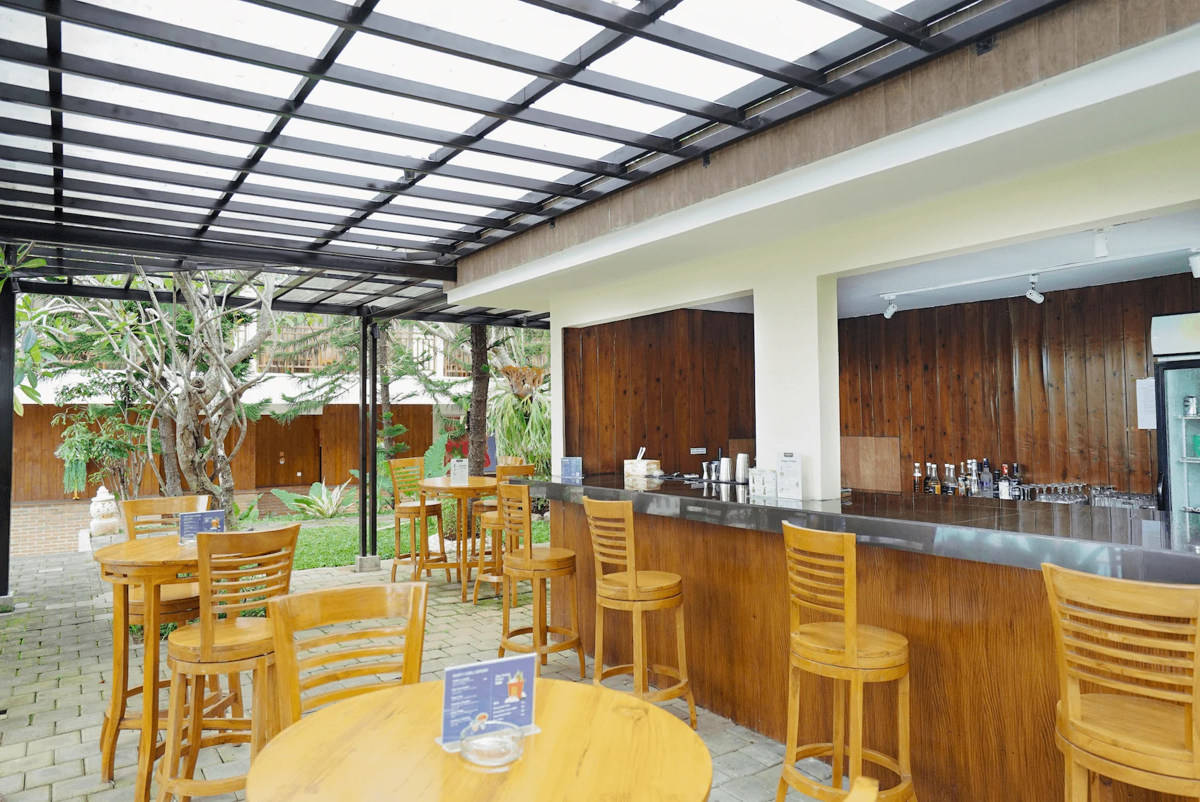 Poolbar1